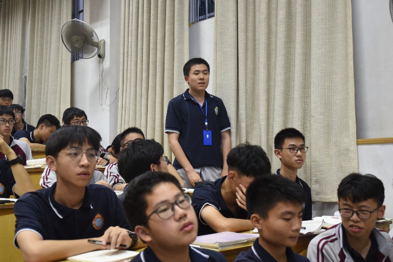 学生互动 (1).JPG