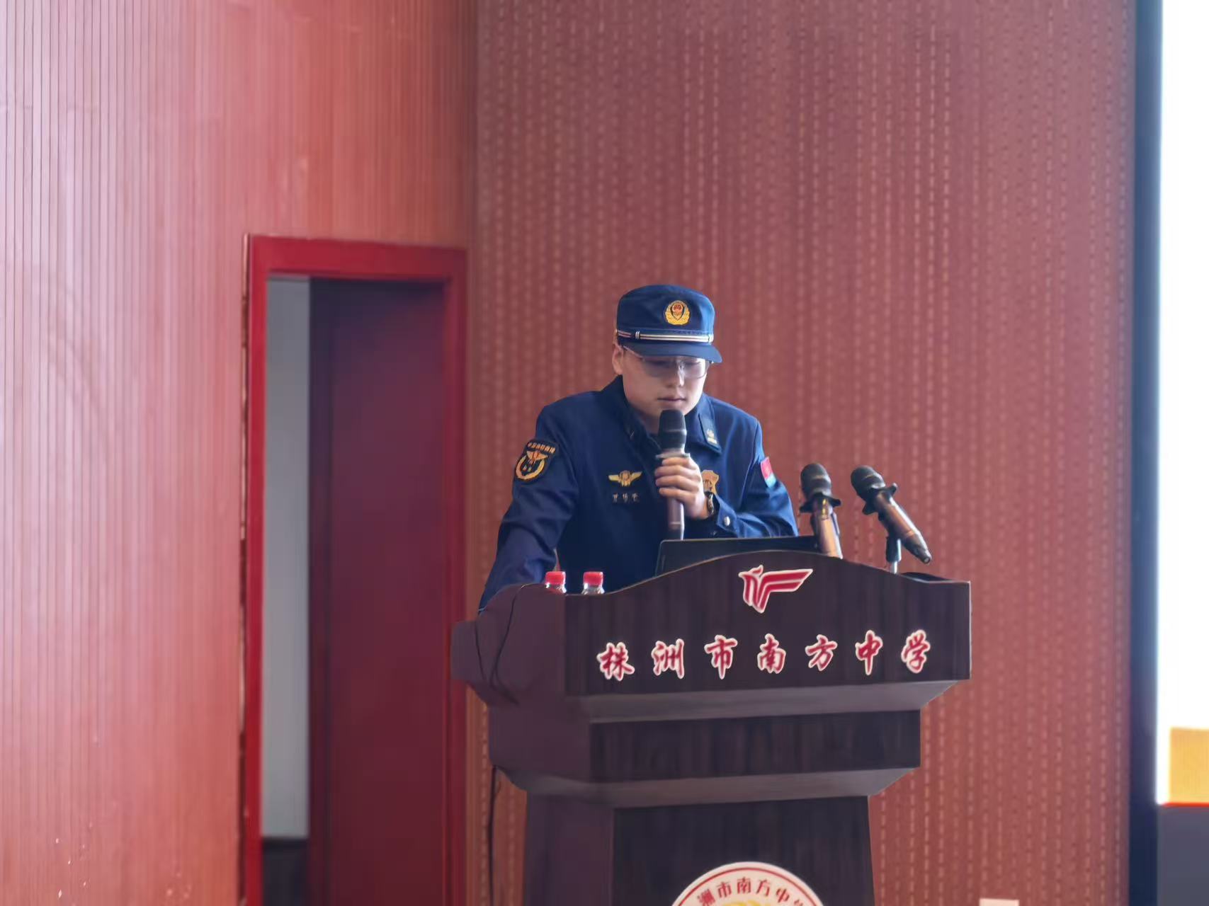 微信图片_20251118093208_74_385.jpg 微信图片_20251118093208_74_385.jpg